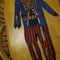 costume priate age 8-10