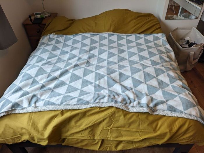 Cozy Warm Soft Throw Blanket for Sofa / Bed