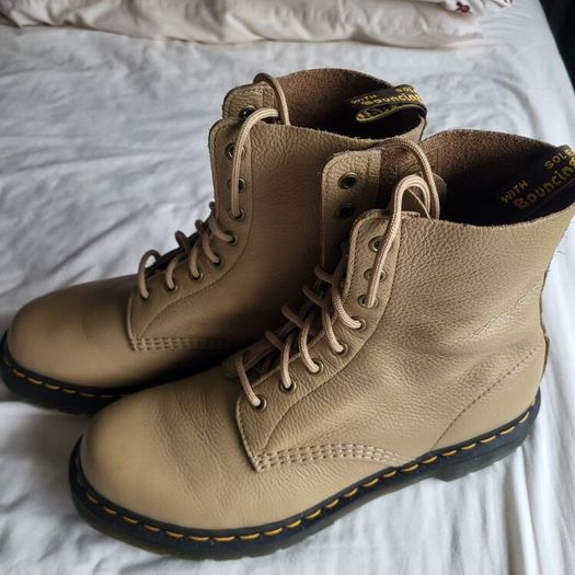 Womens Doc Marten Boots Size 9/ 43