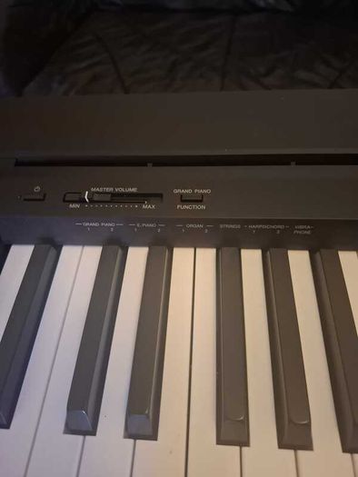 Keyboard Yamaha P45 with bundle