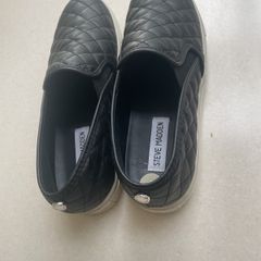 Steve Madden black quilted slip on shoes size 6