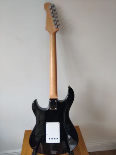 Yamaha Pacifica electric guitar, amp, case and cables