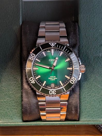 Oris Aquis Date Cal 400-2 (5 Day Power Reserve) Green 41.5mm Warranty Until 2035