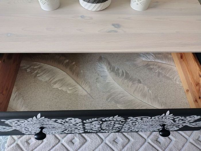 Chest of drawers
