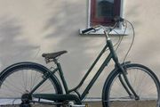 Giant lady's city dutch bike