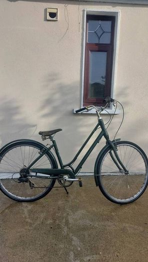 Giant lady's city dutch bike