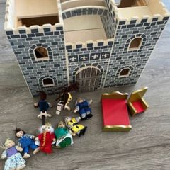 Fold & Go Melissa & Doug Toy castle