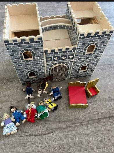 Fold & Go Melissa & Doug castle