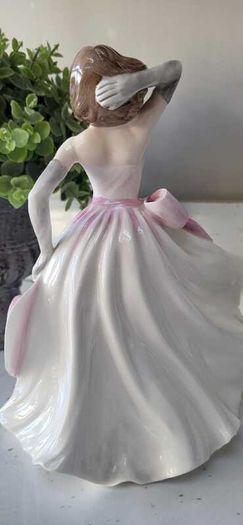 Coalport Fine Bone China - Ladies of Fashion  Collection 'Young Love' - 1980's