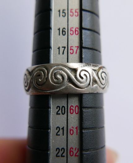 Vintage 925 Sterling Silver Celtic spiral band Ring size Q - 5.0g