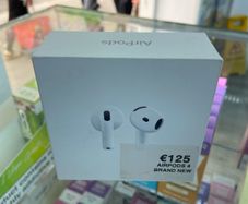 Apple AirPods 4 with no ANC