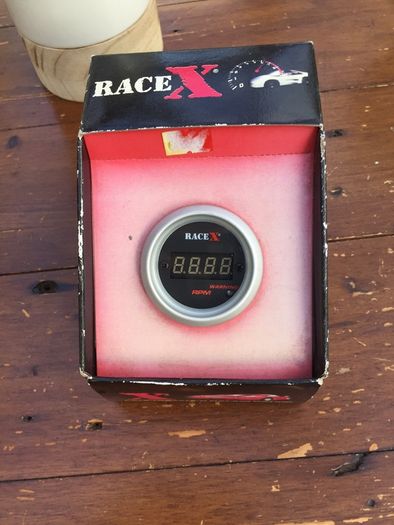 car rpm gauge