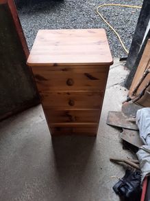 chest of drawers