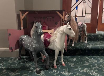 Our Generation Equestrian Collection Stable & 3 horses