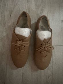 Dance shoes colour tan