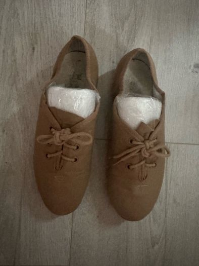 Dance shoes colour tan