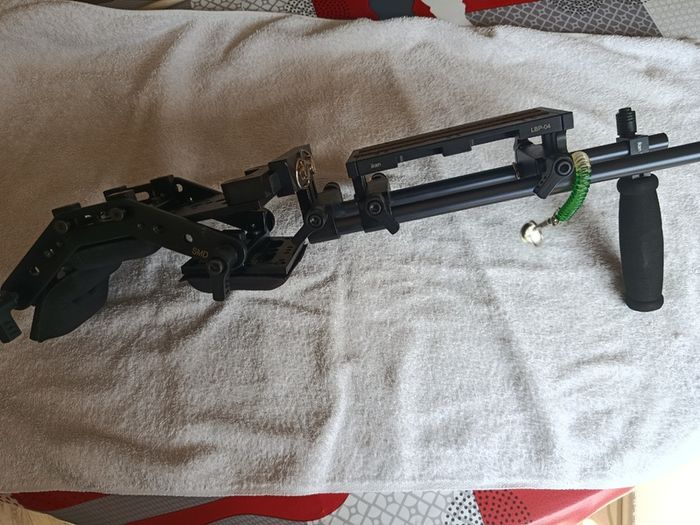 Ikan camera shoulder mount