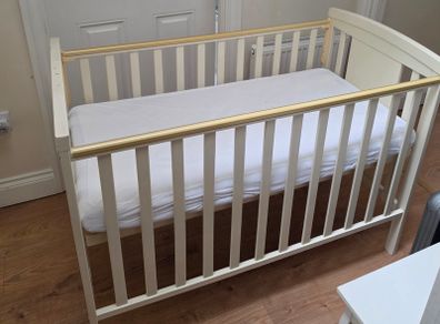 Cot bed
