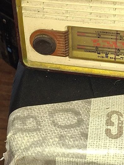 1940s Bakelite Pye Radio from Cambridge, England, Powered on no sound just static, maybe need aerial, Postage Available or collection,