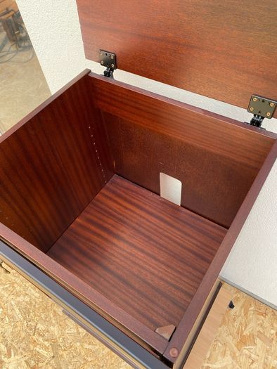 Record / Speaker cabinet
