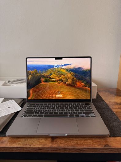 MacBook Pro 14 M2 2023 Mint Condition Model A2779