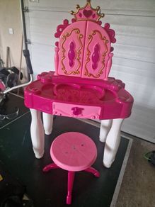 princess make up table and stool