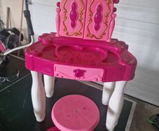 princess make up table and stool