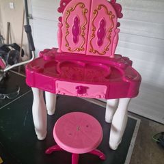 princess make up table and stool