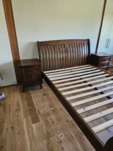 Complete Solid Wood Bedroom Set Sleigh bed, 2 Nightstands & Dresser with Mirror