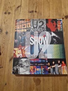 U2 show book