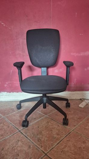 Comfortable Black Office Chair (Adjustable & Reclining )