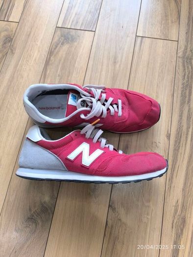 New Balance 373