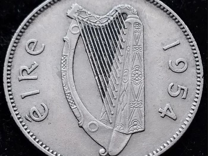 [#254] - Ireland 1954 | Irish 1s | One Shilling | Bull | KM.14a