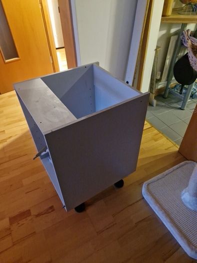 Kitchen cabinet and countertop