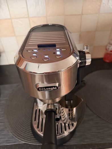 DeLonghi Dedica Maestro EC950M coffee machine