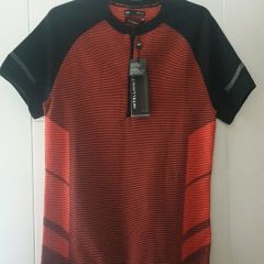 New Under Armour Mens top size S