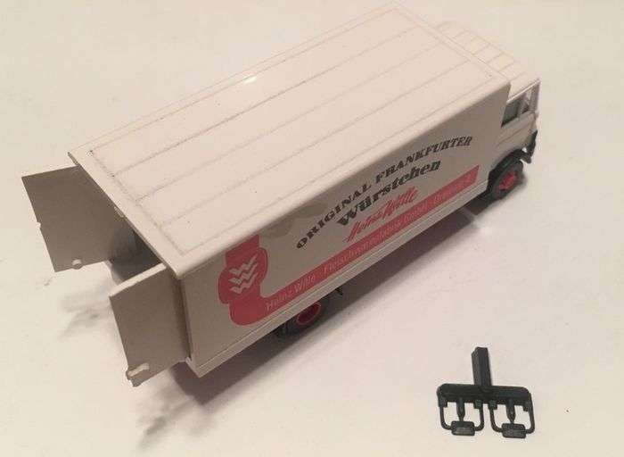 Praline 1/87 Mercedes LP 809 truck