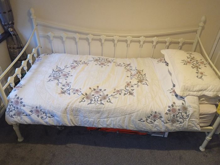 Versailles Day Bed. -  QUICK SALE