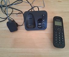 Panasonic KX-TGC220E Telephone and Answering Machine