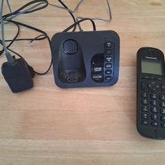 Panasonic KX-TGC220E Telephone and Answering Machine