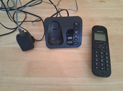 Panasonic KX-TGC220E Telephone and Answering Machine