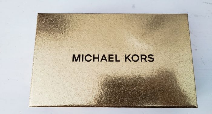 Michael Kors Balck Wallet Zip with Golden Key Ring
