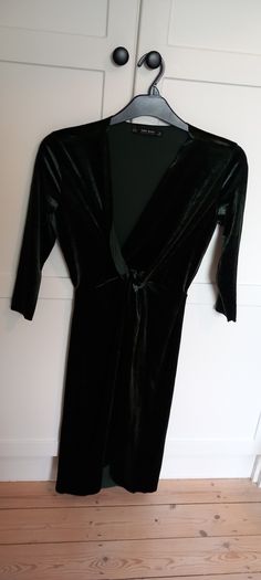 Green Velvet knee length dress M