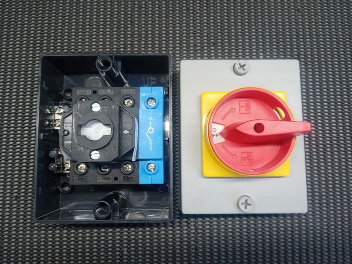 Isolator switch (20A)