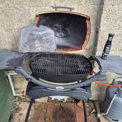 Weber Q2000 Gas BBQ with grill plate