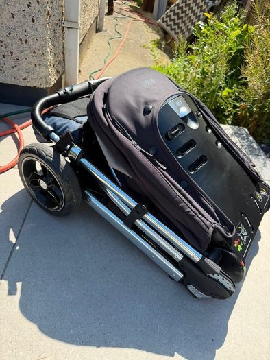 Mamas & Papas Flip3 Travel System Stroller  and Carrycot