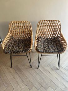 wicker chairs with cushions