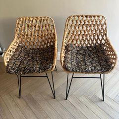 wicker chairs with cushions