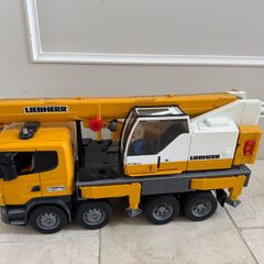 Bruder Scania Super 560R Liebherr Crane
