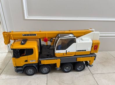 Bruder Scania Super 560R Liebherr Crane